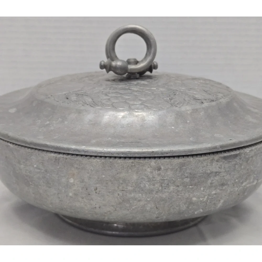 Vintage Hand Forged Hammered Aluminum Cromwell Metal Casserole Dish w/Floral Lid